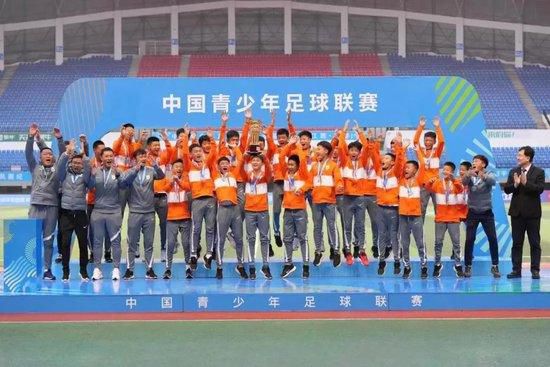 古斯托右路传到禁区特里皮尔送礼穆德里克跟上抽射破门，切尔西1-1纽卡。