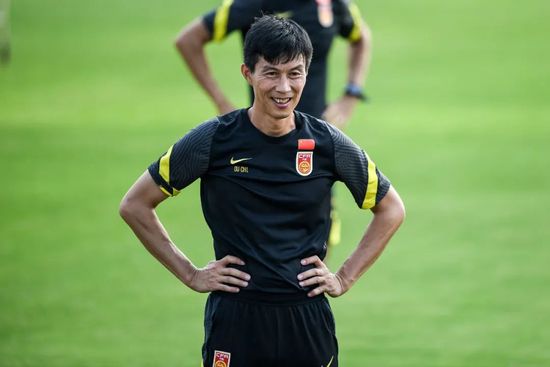 国庆佳节，《急先锋》邀请观众开启一场特殊的;旅行，用一张电影票跟着成龙大哥领略世界景致，上天入地打遍全球！除了饰演;父亲角色的肖央贯彻始终外，监制陈思诚再次坐镇《误杀2》，导演戴墨与《误杀》第一部的导演柯汶利，都是陈思诚一手挖掘并扶持的优秀青年导演，从网剧《唐人街探案》开始委以重任，虽然两位新导演风格不同，但在商业类型片上都有自己的追求和见解